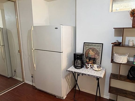 4th image of 19956 Sherman Way APT B