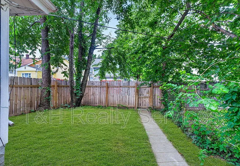 320 W 39th St — Photo 30