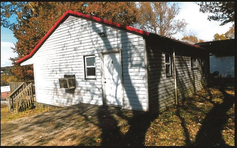 2nd image of 206 4th St
