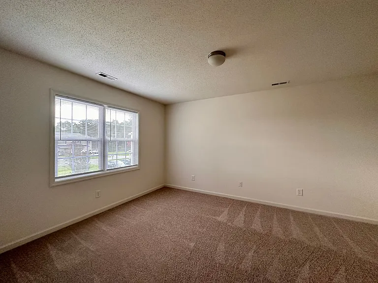 105 E Coopers Ct — Photo 13