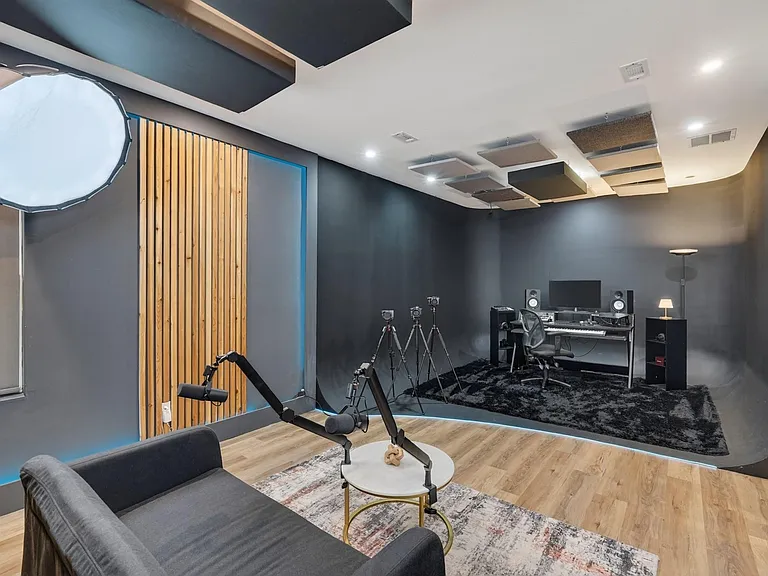 8145 Overland Grv — Photo 34