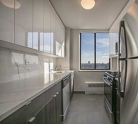 4th image of 300 Mercer St #28-D