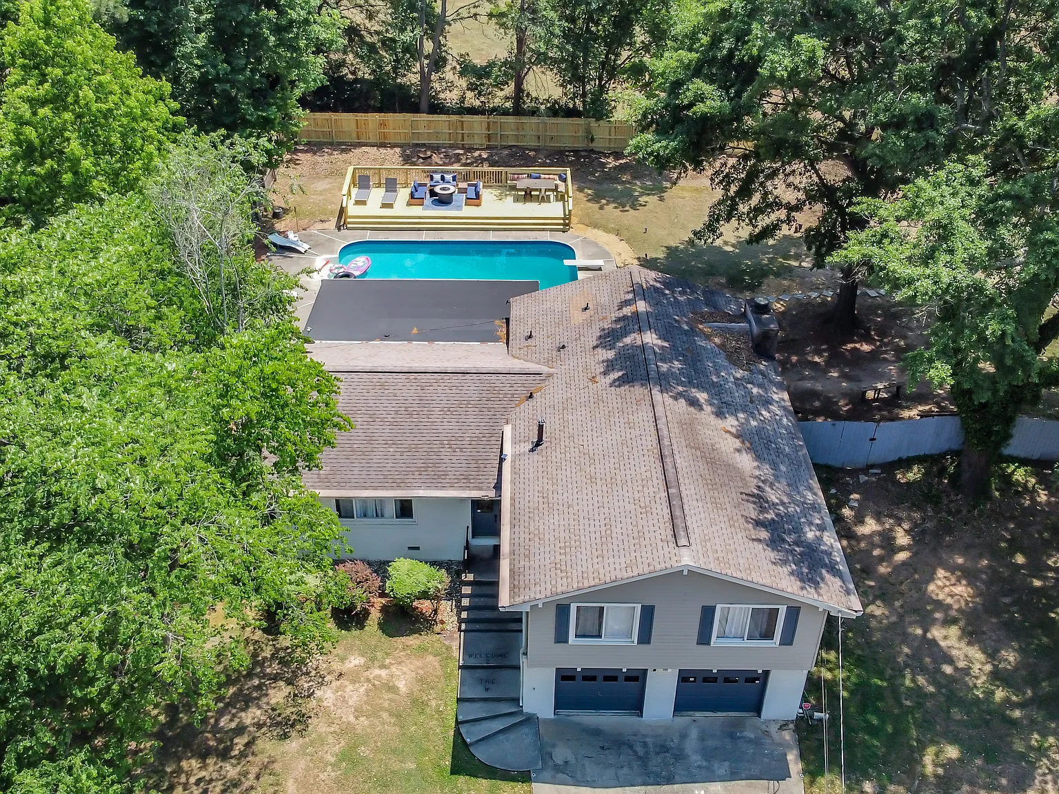 4 bed, 2.5 bath, 2200 sqft, $3,300 — Photo 2