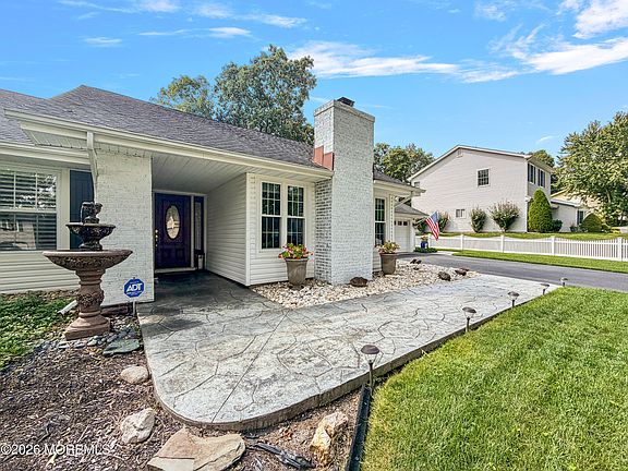 3rd image of 13 Yorkshire Drive