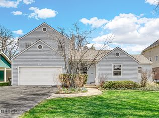 907 Glendale Rd, Glenview, IL 60025