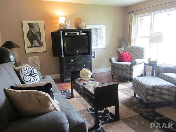 3rd image of 304 W Merle Ln