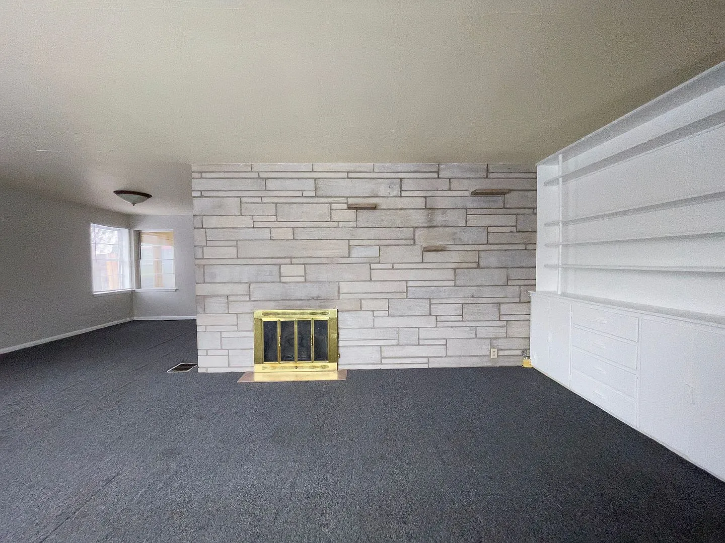 Preleasing For August! Close To Campus — Photo 4