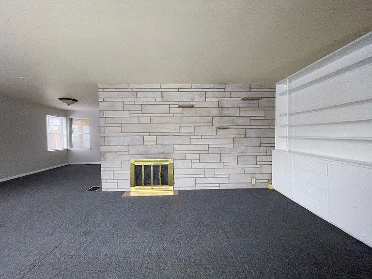 Preleasing For August! Close To Campus — Photo 4