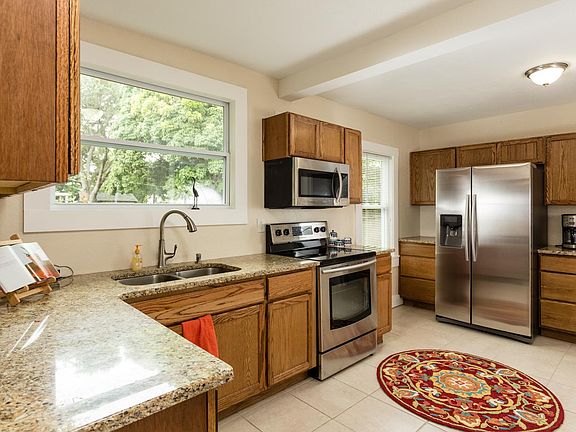 kitchen w/ new appliances