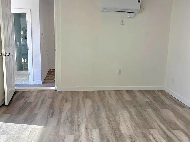 8854 Dorrington Ave — Photo 6
