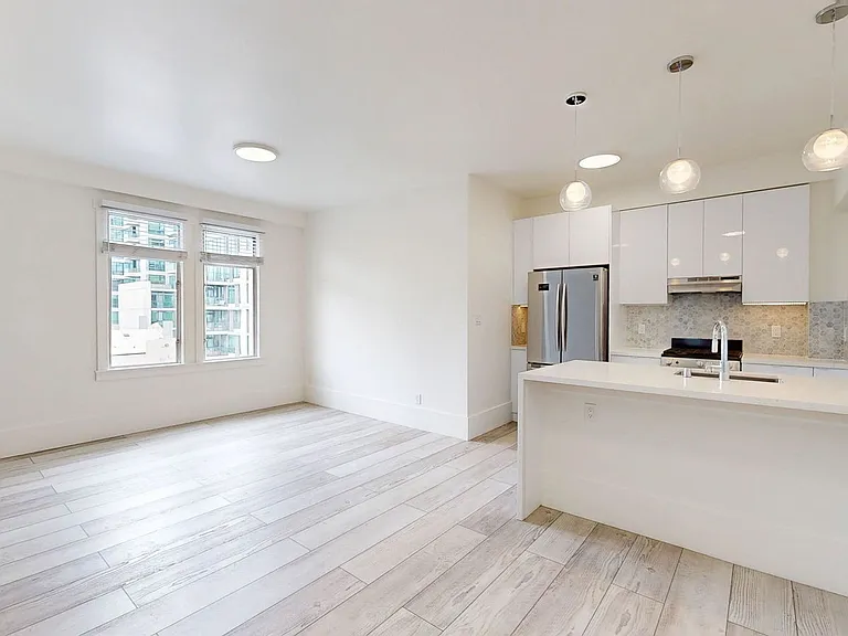 1801 California St #304 — Photo 1