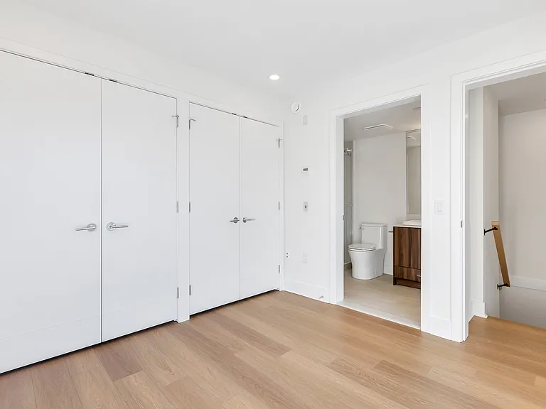 4575 Granville St — Photo 17