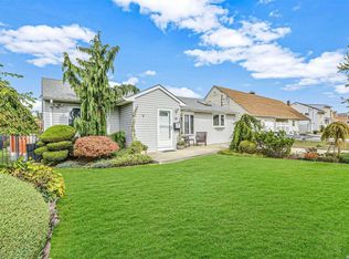 19 Hayes Rd, Amityville, NY 11701