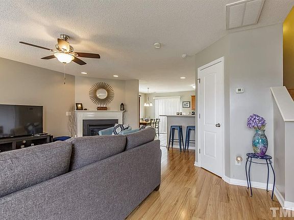 3rd image of 602 Cairn Cir