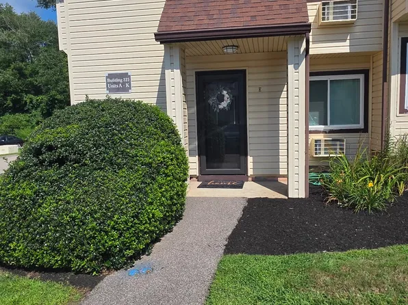 225 High St, Westerly, RI 02891