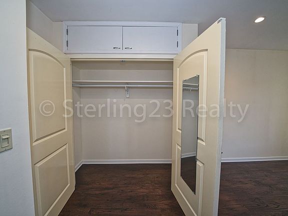5th image of 2129 31st Ave APT 3B