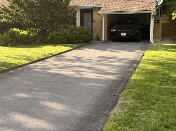 203 Three Valleys Dr, Toronto, ON M3A 3L7