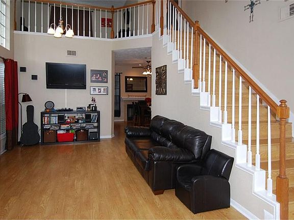 2nd image of 4922 Rock Springs Dr