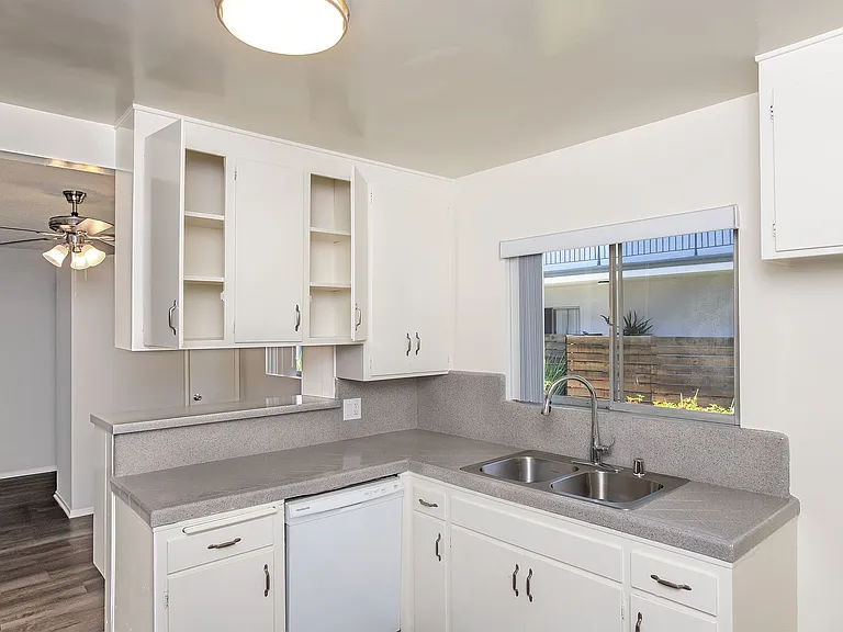 1035 Melrose Ave — Photo 12