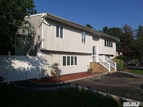 1st image of 11 Martha Ln