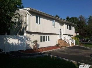 11 Martha Ln, Smithtown, NY 11787