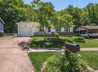 1227 Green Knoll Dr, Fenton, MO