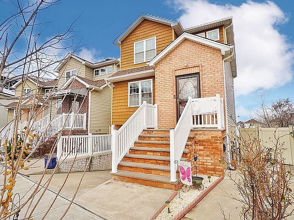 3rd image of 21 Bayonne Ct