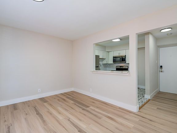 5th image of 3735 Cambridge Ave APT 13