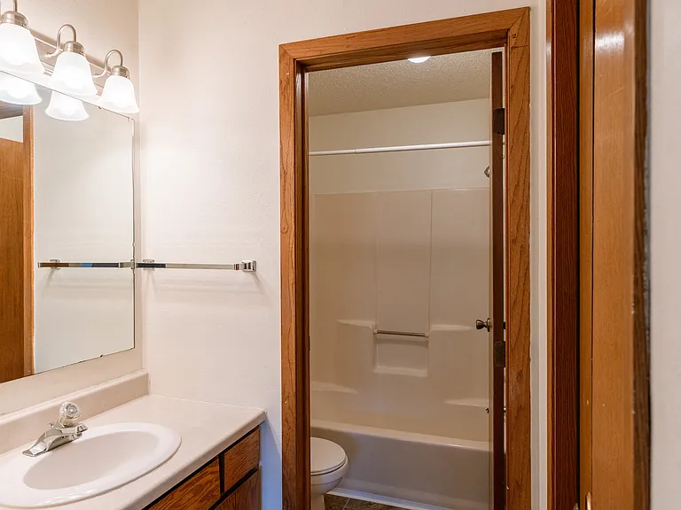 Fargo, ND Galleria 3 Apartments | Bathroom