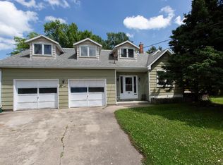712 15th St N, Moorhead, MN 56560