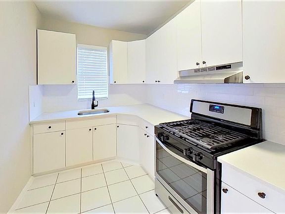 3rd image of 14649 Farmers Blvd