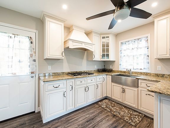 4th image of 40 Morris Park Ln