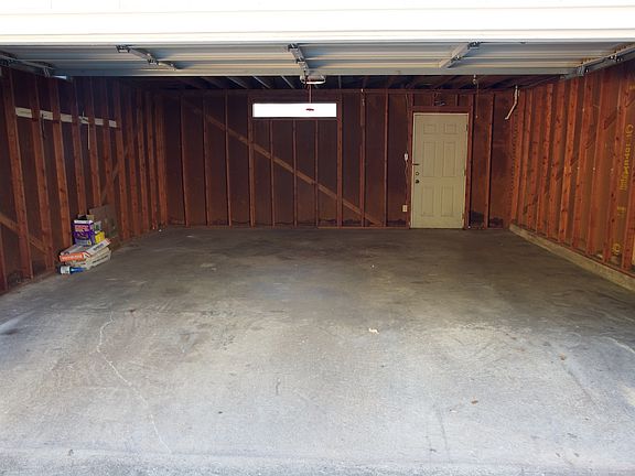 3rd image of 4163 Park Ln