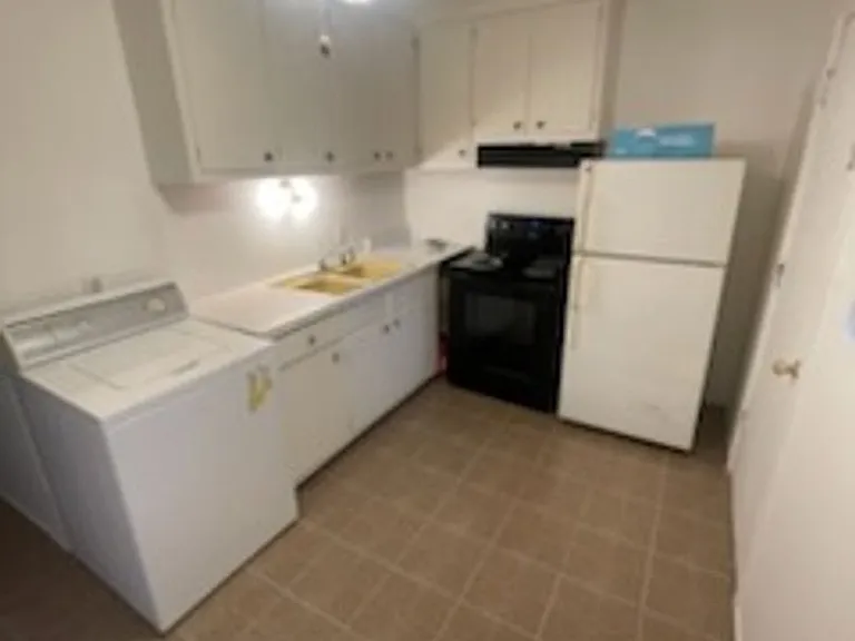 504 Lake Dr — Photo 2