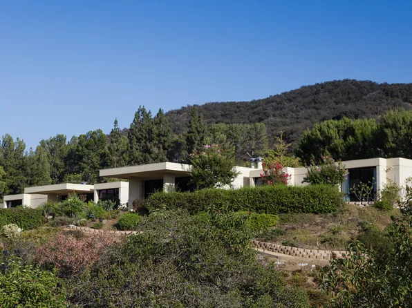 489 S Oak Creek Dr, Thousand Oaks, CA 91361