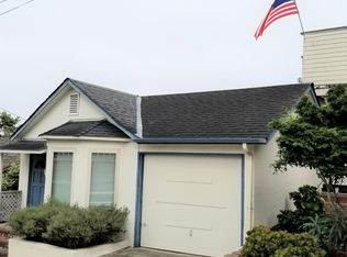 211 10th St, Pacific Grove, CA 93950