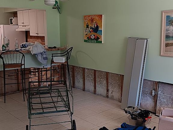 4th image of 10 SE Kings Bay Dr APT 8