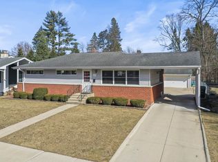 717 N Gibbons Ave, Arlington Heights, IL 60004