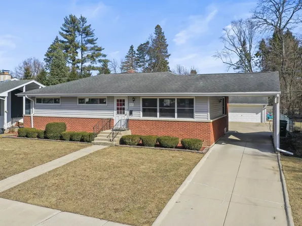 717 N Gibbons Ave, Arlington Heights, IL 60004