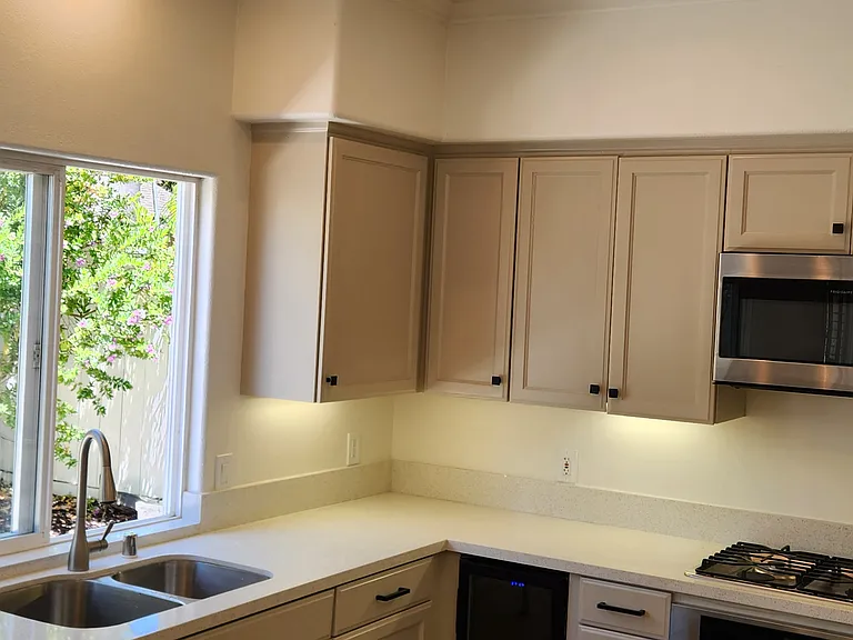 2246 Levante St — Photo 21