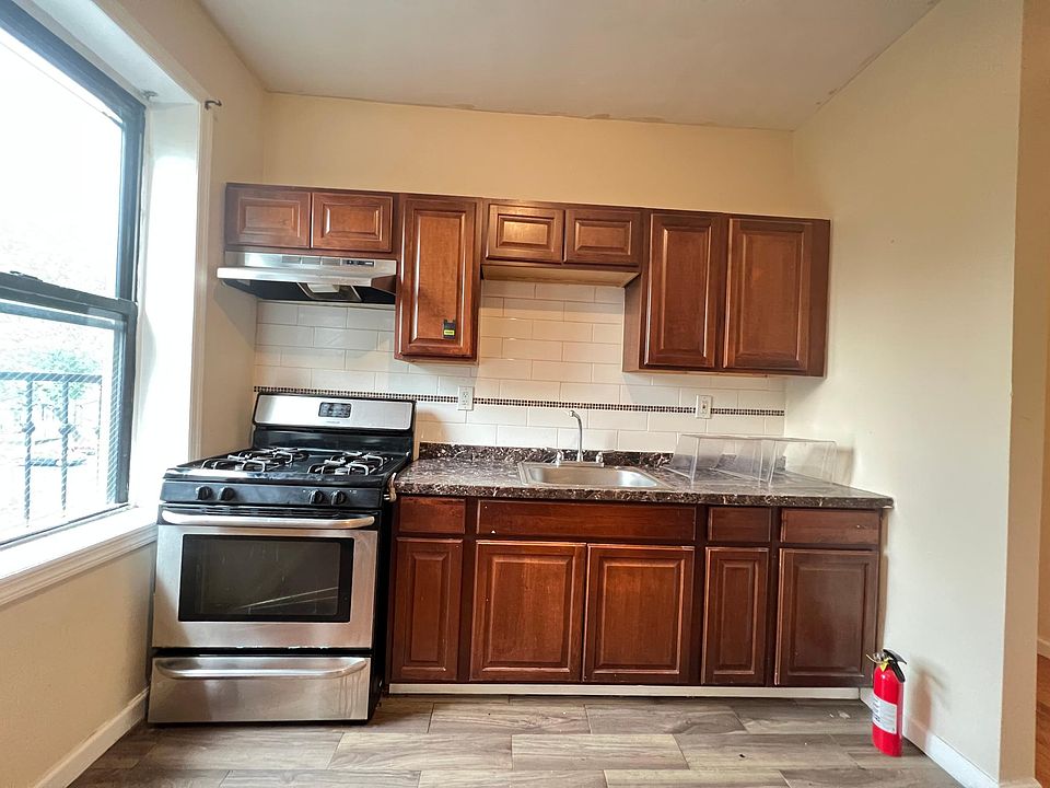 1st image of 233 Weequahic Ave #12