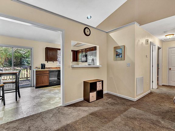 5th image of 946 Hartsook Blvd SE