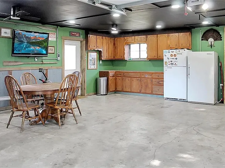 726 W Broadway St — Photo 23