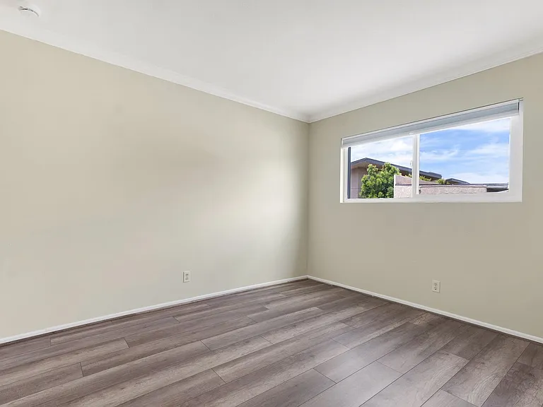 1690 E Hillcrest Dr — Photo 22