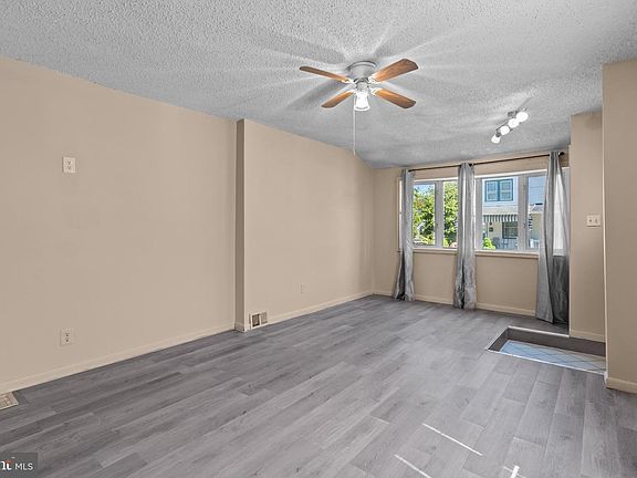 5th image of 129 Blake Ave