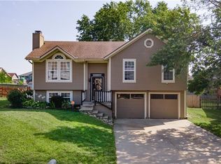 1905 Allendale Dr, Greenwood, MO 64034