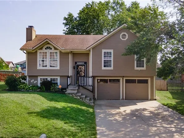 1905 Allendale Dr, Greenwood, MO 64034