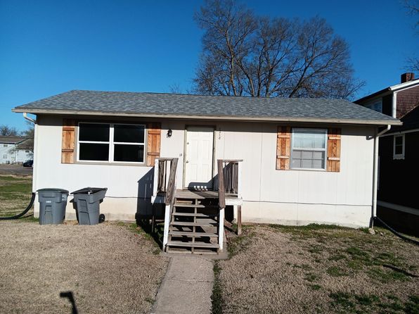 Rental Listings In Emporia KS 15 Rentals Zillow   9d76139ad90f69559b423971b1a61757 P E 