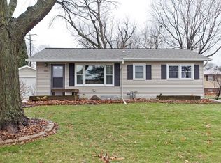 104 N McNamara Dr, Anamosa, IA 52205