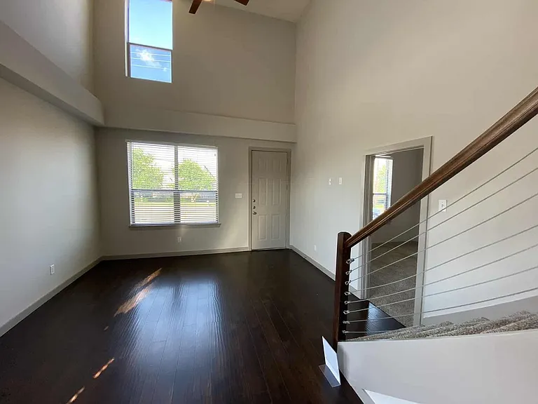 3601 Valley Vista Dr — Photo 2